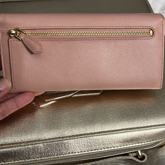 Prada Saffiano Wallet preloved good condition minor coin residue on main pouch - Picture 5 of 6